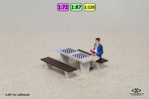 Chess table {2498}