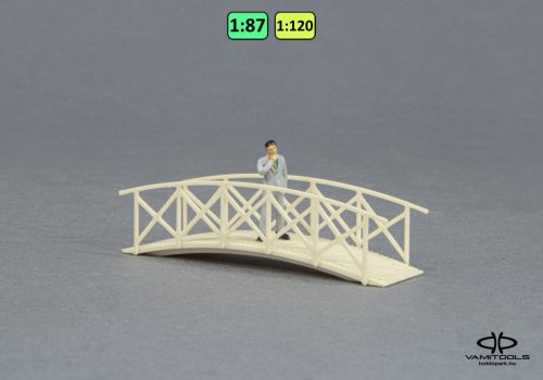 Small wooden bridge {2608}